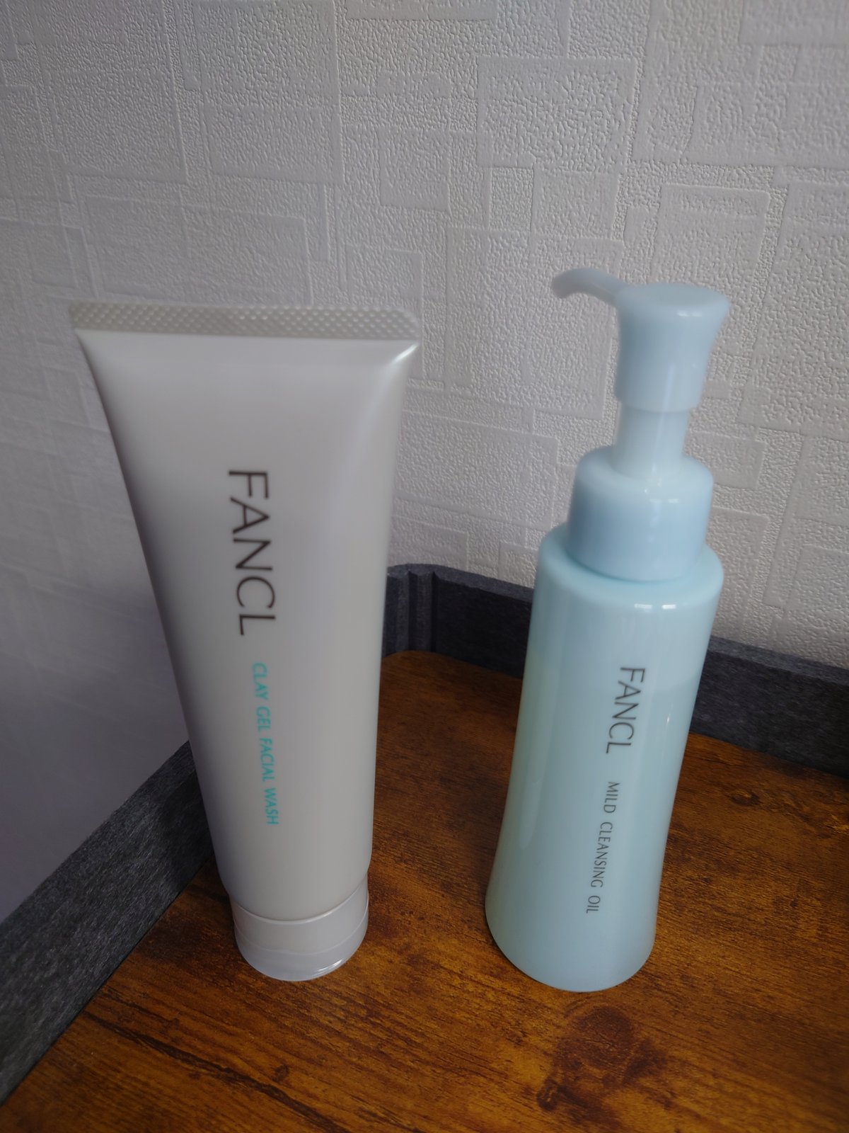 FANCL 泥ジェル洗顔とファンケル マイルドクレンジングオイルの2本並び